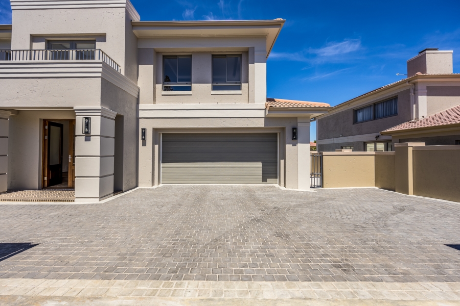 4 Bedroom Property for Sale in Vierlanden Western Cape